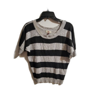 Lei short sleeve sweater size med (T202)